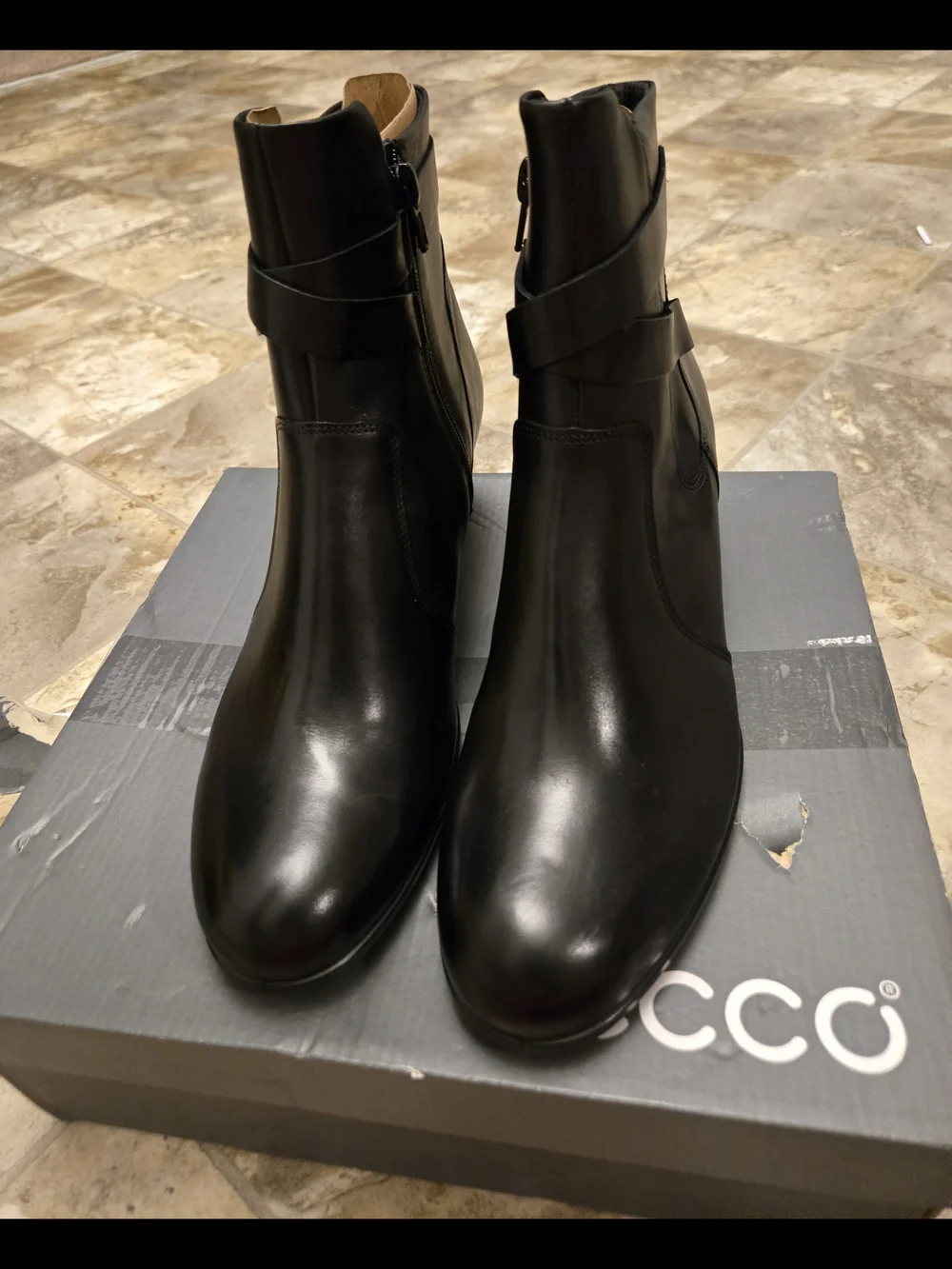 ECCO Women's Black Leather Ankle Boot - Shape 35
